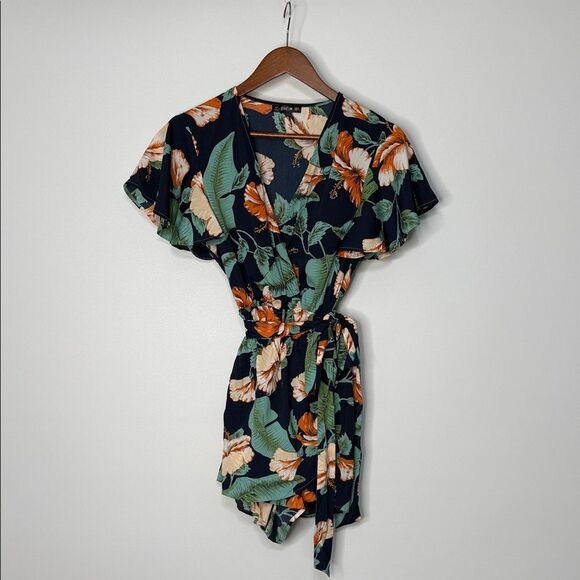 SHEIN Palm Leaf Print Surplice Romper Size Small - Picture 2 of 10